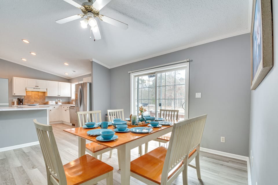 8 Mi to Jordan Lake: Spacious New Hill Home House in North Carolina