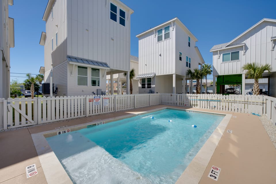 1 Mi to Beach: Home w/ Pool Access in Port Aransas House in Port Aransas