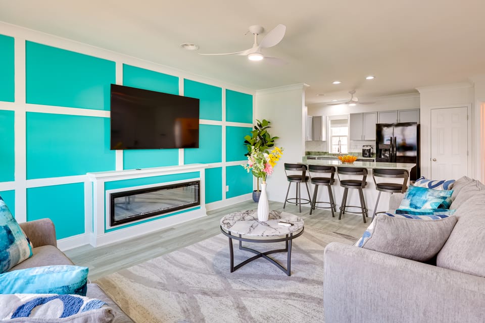 Walk to Ocean: Carolina Beach Condo w/ 2 Balconies Apartment in Carolina Beach