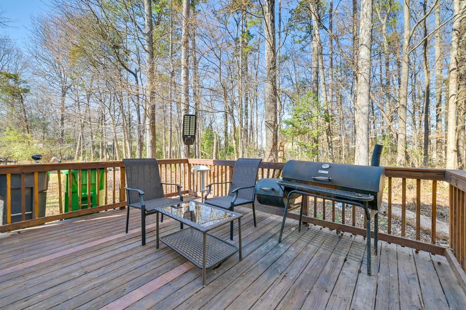 Home 9 Mi to Uptown Charlotte: Dogs Welcome! House in Charlotte