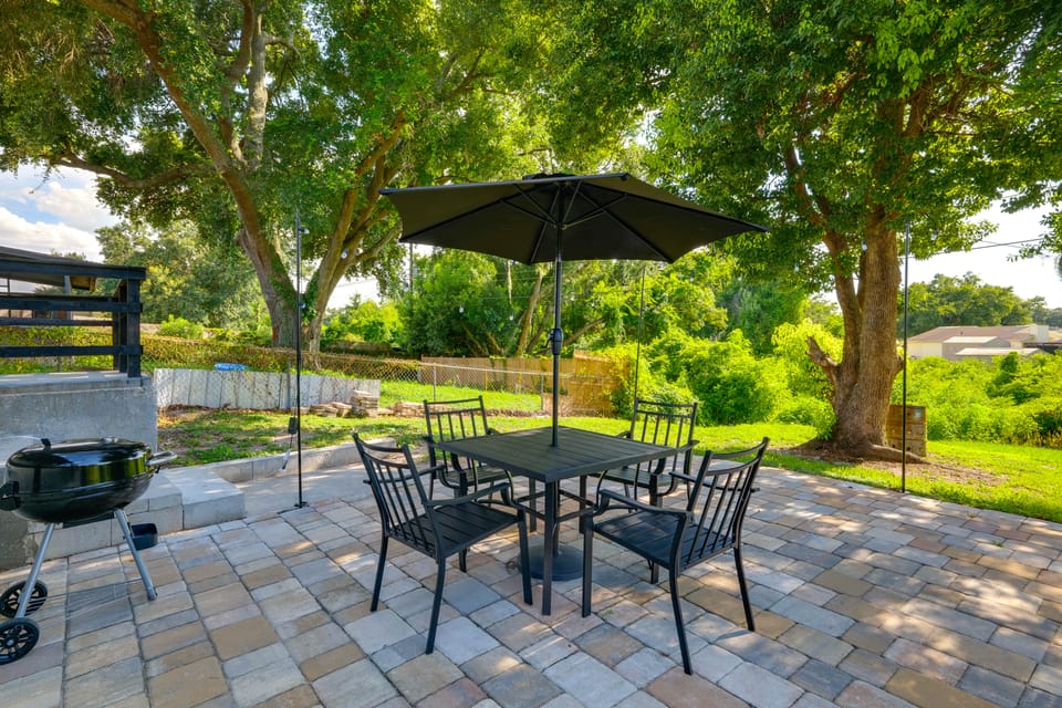 2 Mi to Golfing: Chic & Cozy Retreat in Lakeland! House in Lakeland