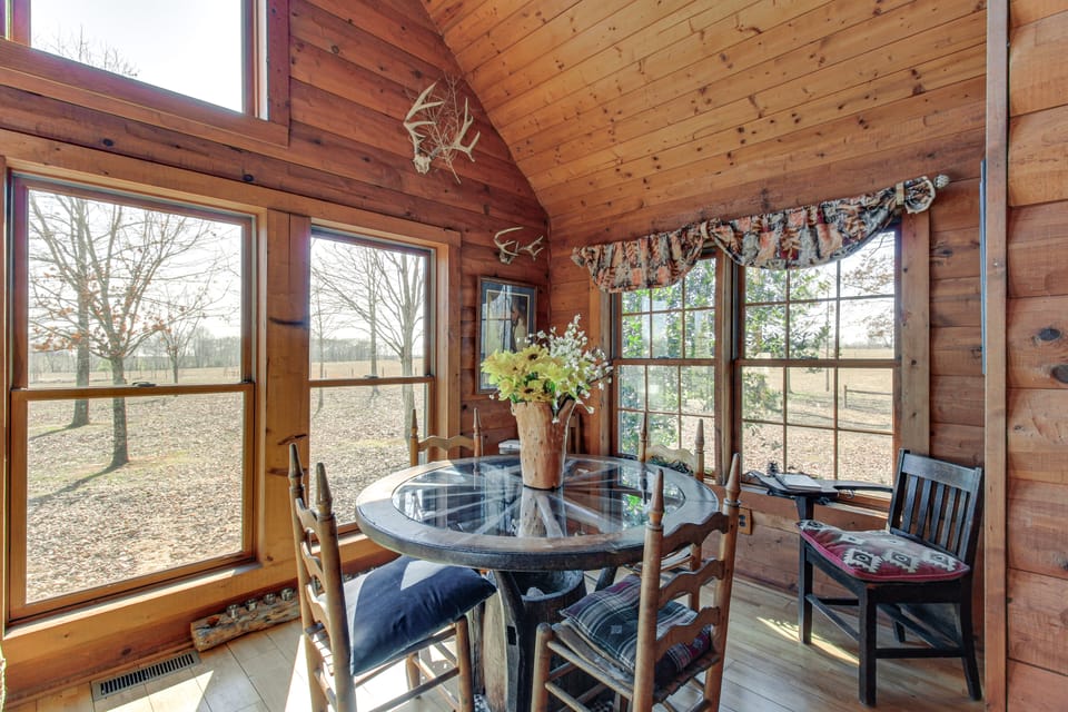 Reel in Fish, Relax By Fire: McMinnville Cabin House in Tennessee