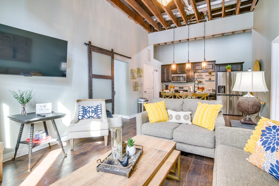 Dtwn Loft in the Heart of Monett: Pets Welcome! Apartment in Ozark Mountains