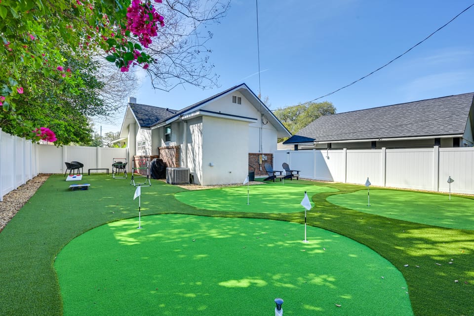 Modern Lakeland Golf Retreat w/ Putting Green House in Lakeland