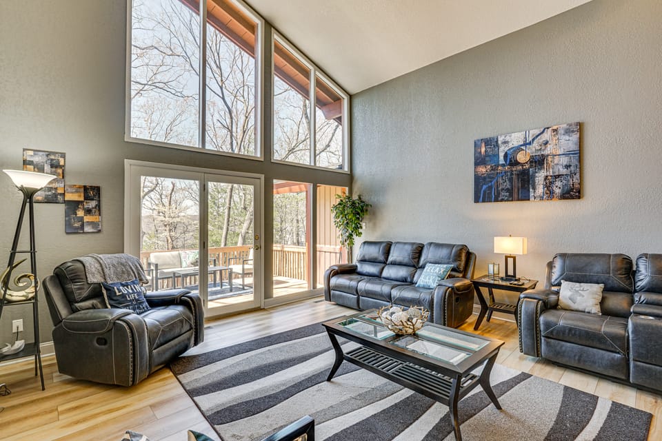 Luxury Lake Home, Amazing Views, Resort Amenities House in Lake of the Ozarks