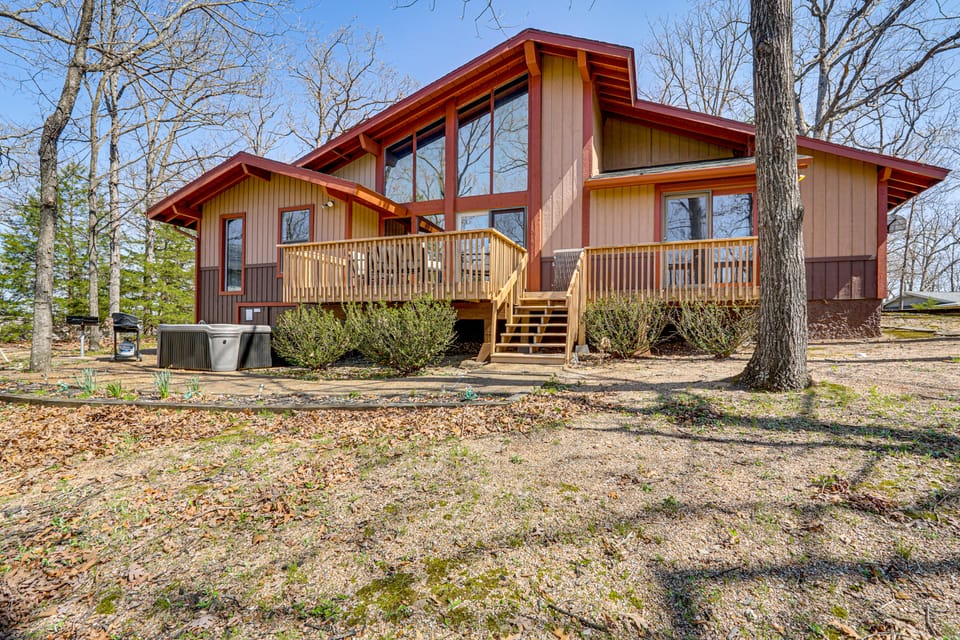 Luxury Lake Home, Amazing Views, Resort Amenities House in Lake of the Ozarks
