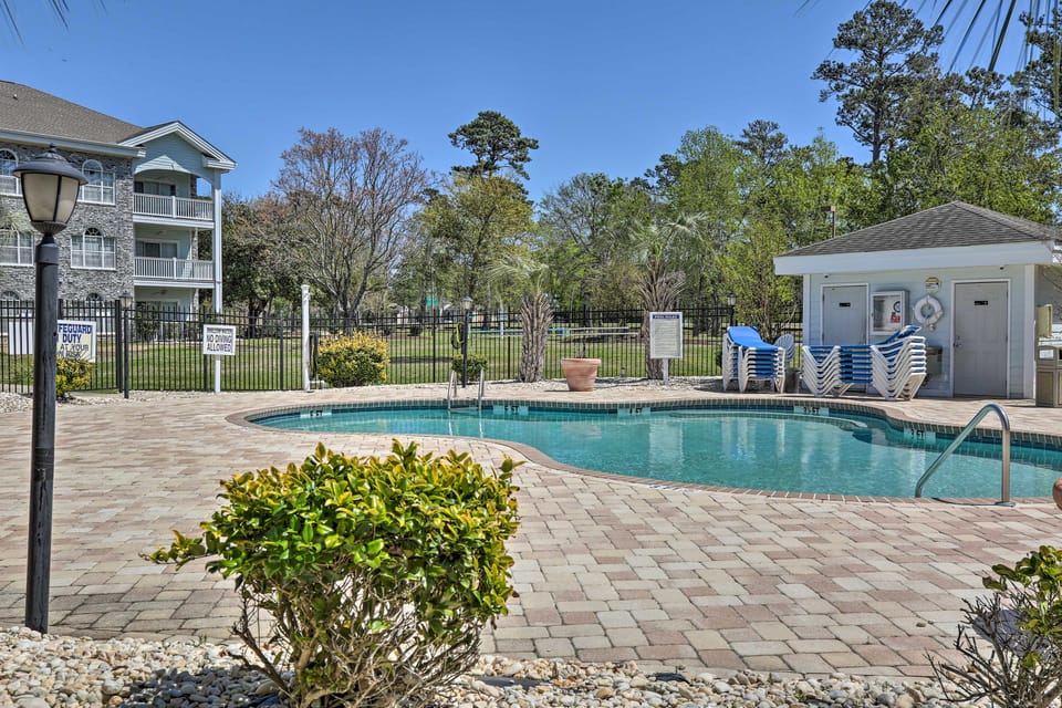 2 Mi to Broadway at the Beach: Condo w/ Pool! Apartment in Carolina Forest