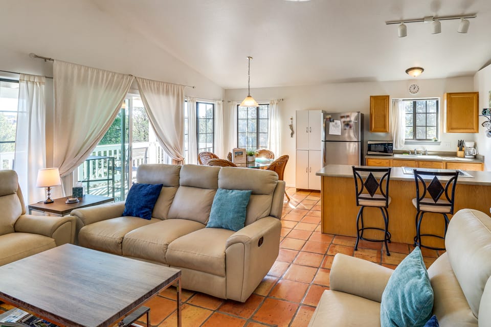Firelit Nights By the Lake: Cozy Show Low Retreat House in Arizona