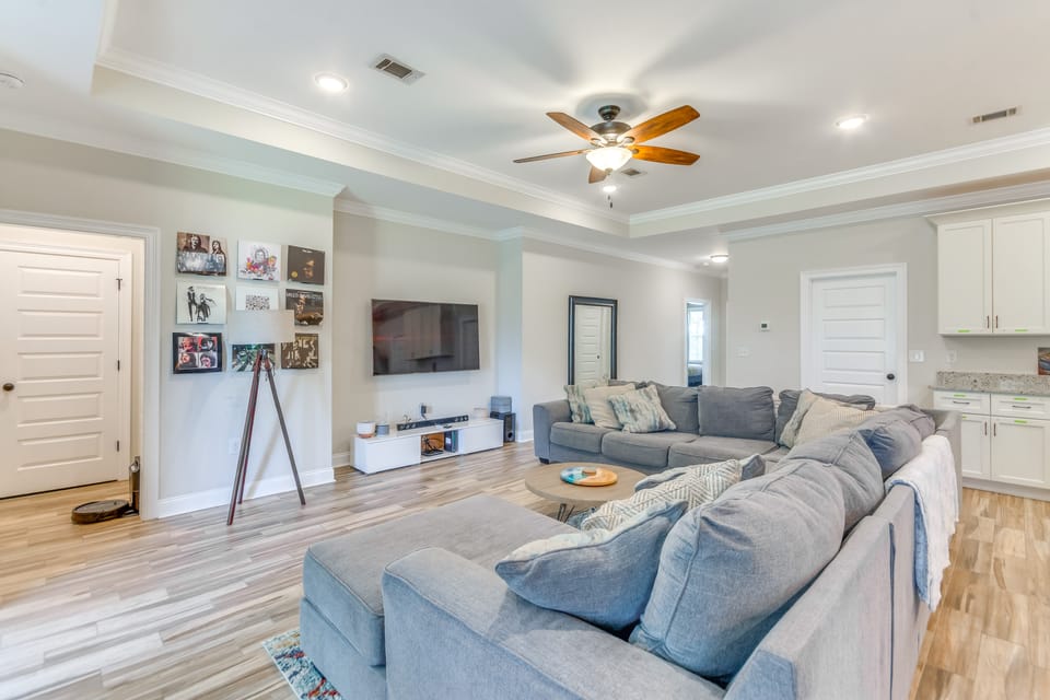 2 Mi to Beach: Bright Navarre Home w/ Fire Pit! House in Alabama