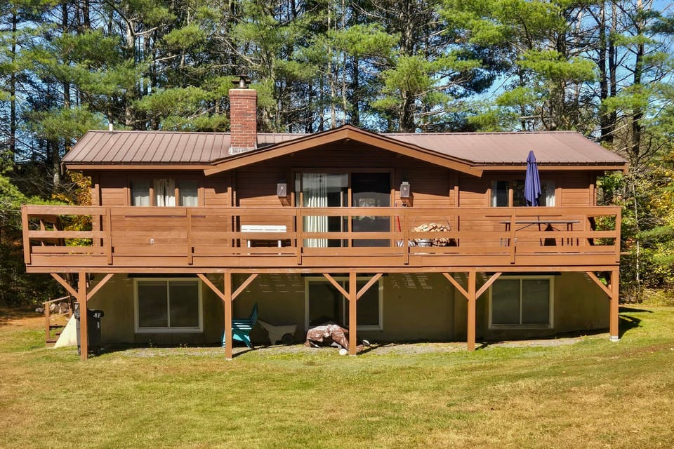 Hike & Ski: Cabin w/ Fireplace in Franconia! House in Franconia