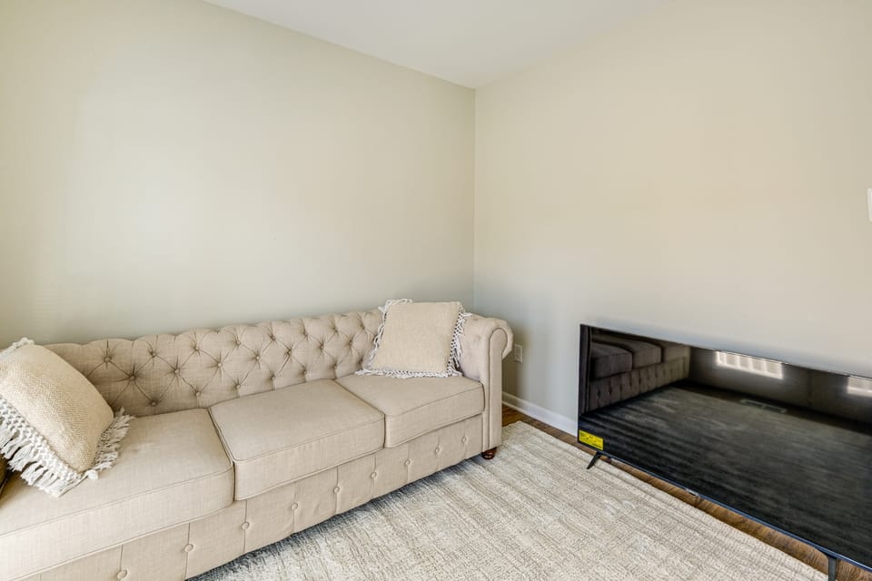 5 Mi to Smithsonian Museum: Apt in DC Apartment in Mount Rainier