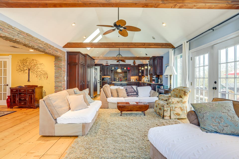 Large Deck: Luxe 6-Acre Retreat in Dahlonega! House in Georgia