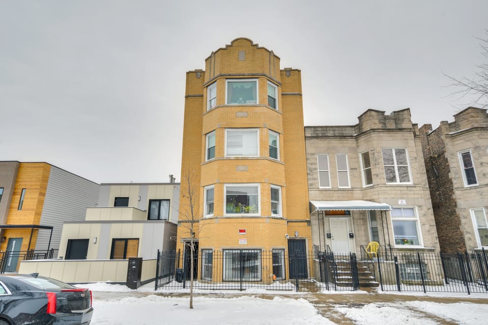 Apt 5 Mi to Chicago Loop: Walk to Public Transit! Apartment in Chicago
