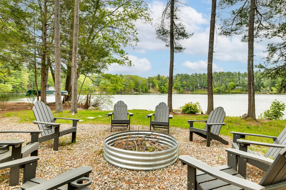 Dock & Game Room: New Waterfront Home in Lyman! House in Maine