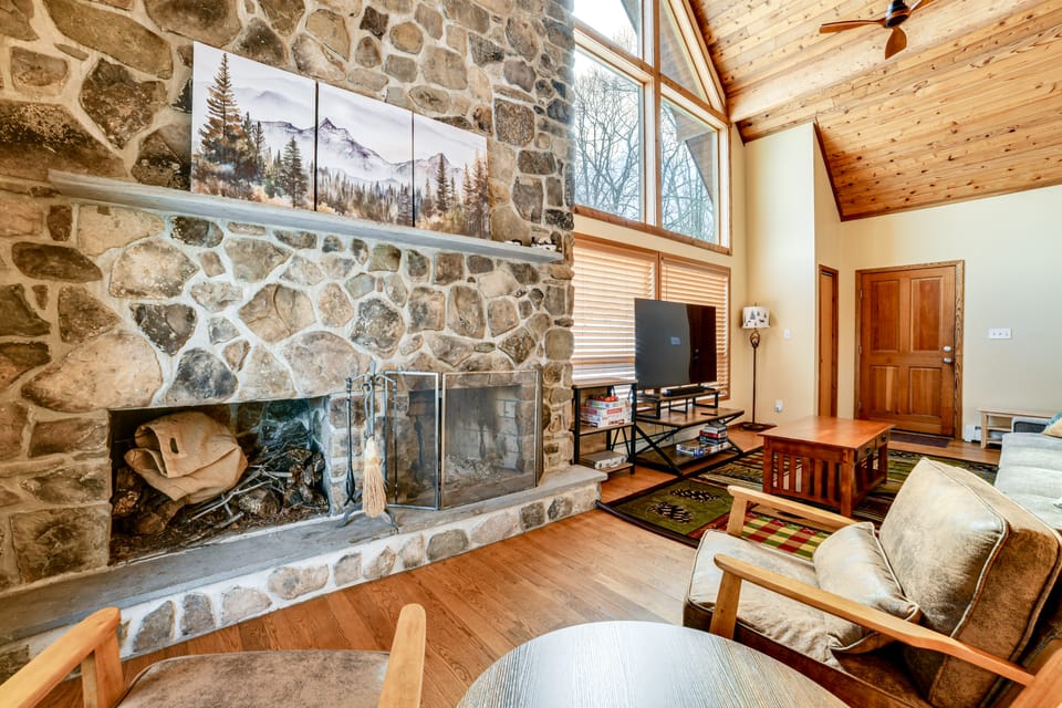 Golf, Fish & Ski: Retreat w/ Game Room in Thompson House in Pennsylvania