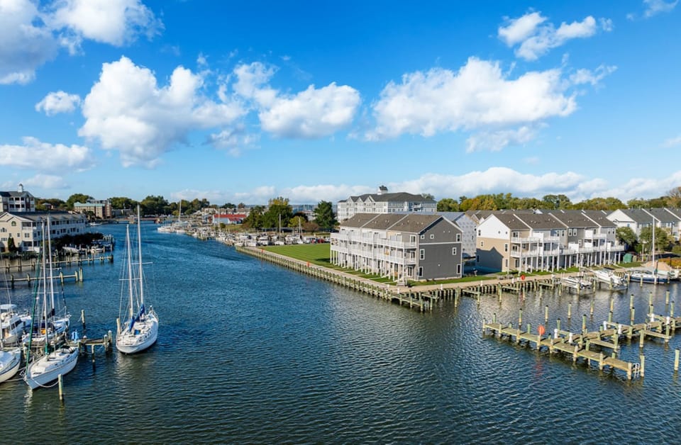 Walk to Dtwn: Waterfront Eastern Shore Townhome! Apartment in Cambridge