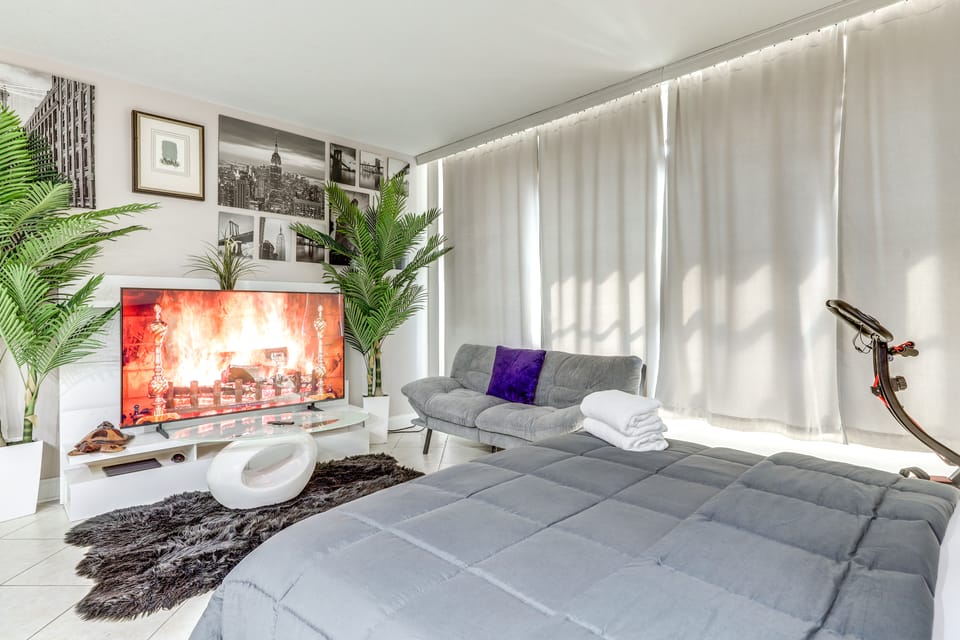 Downtown Studio w/ City Views in Jacksonville! Apartment in Jacksonville