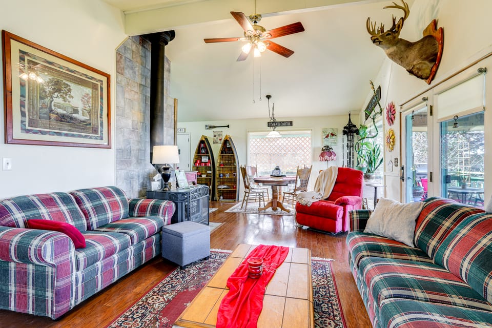 'The Treehouse' in Cherokee Village: Deck & Views House in Cherokee Village