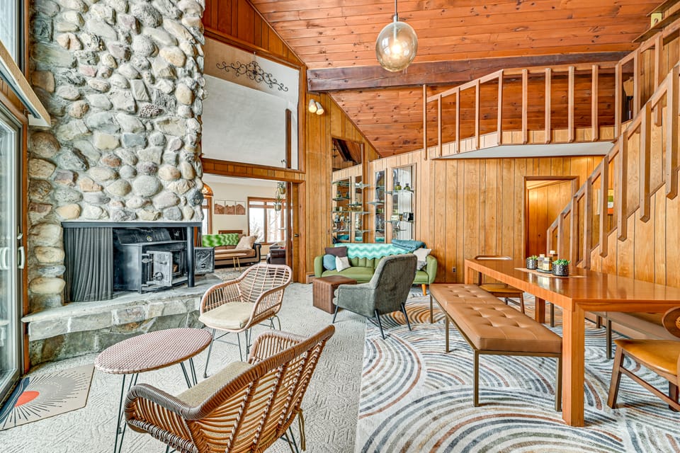Near Canandaigua Lake: Retro Cabin w/ Deck & Views House in Finger Lakes