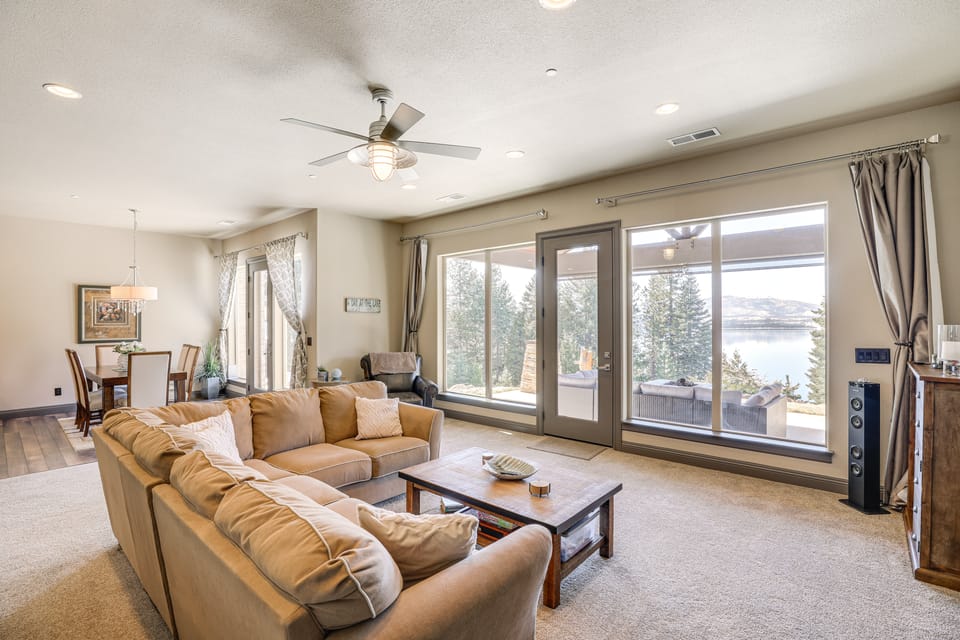 Fire Pit + Views: Serene Lake Almanor Retreat House in Lake Almanor