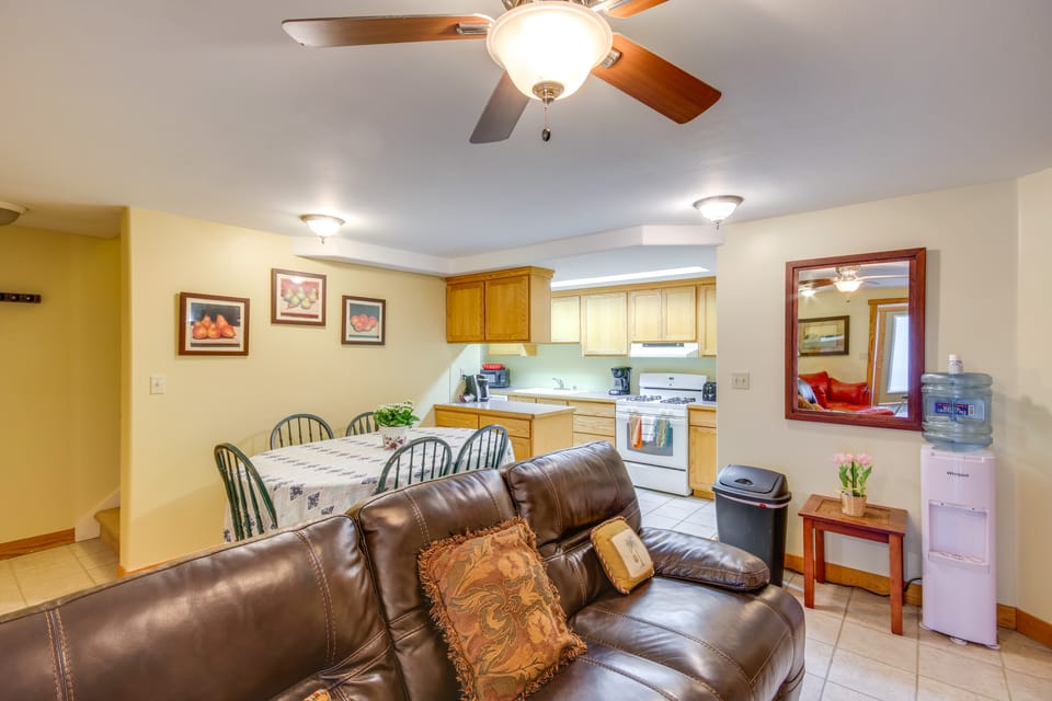 Spacious Yellowstone River Retreat w/ Trails! Villa in Montana