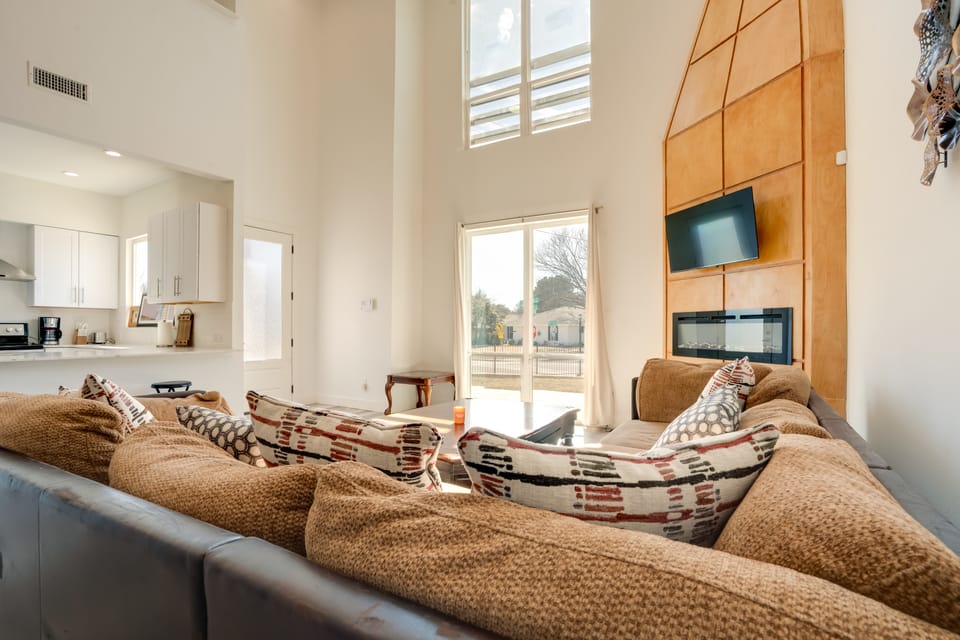 Spacious Lake Highland Townhome W/ Pool! Apartment in Dallas