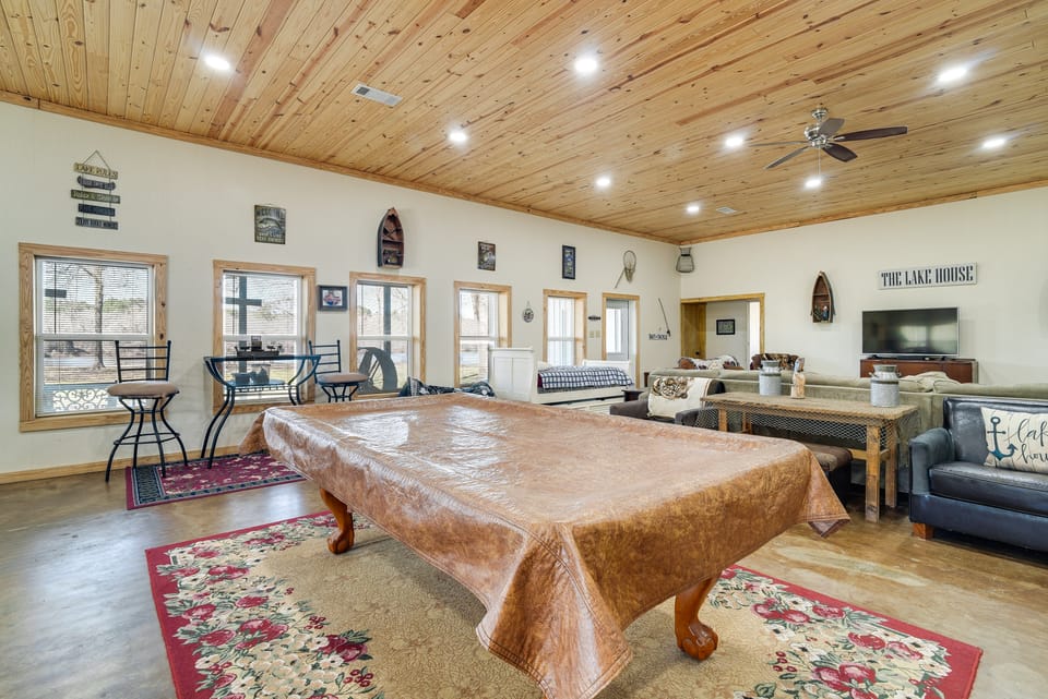 Boat Launch On-Site: Lakefront Toledo Bend Getaway House in Toledo Bend Reservoir