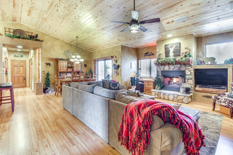 Outdoor Oasis: Family-Friendly Cabin in Show Low! House in Show Low