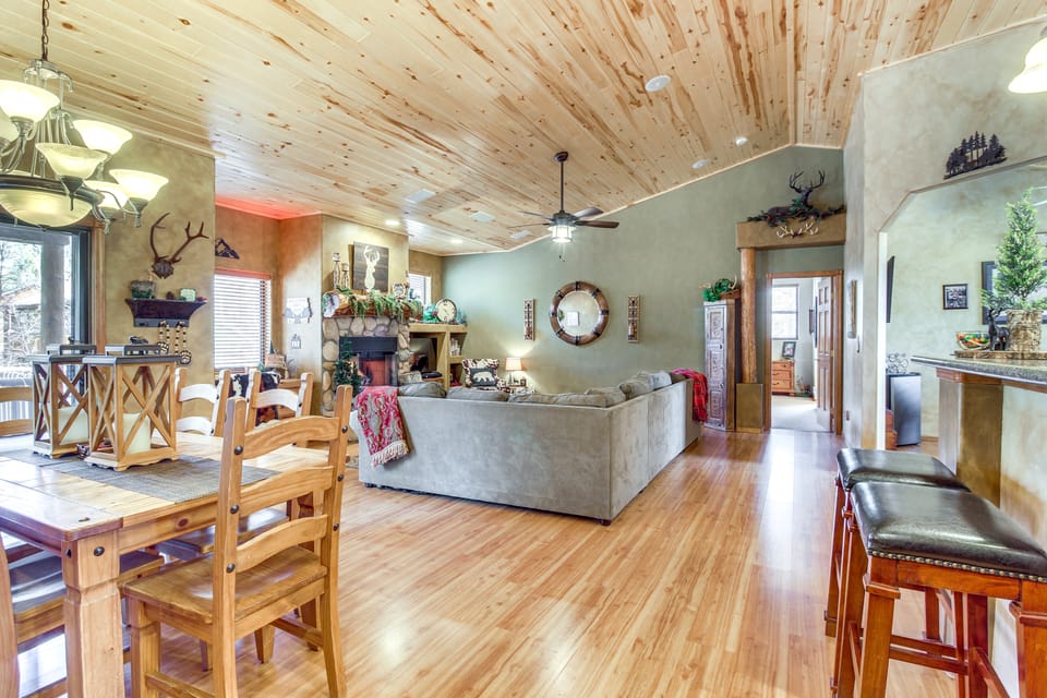 Outdoor Oasis: Family-Friendly Cabin in Show Low! House in Show Low
