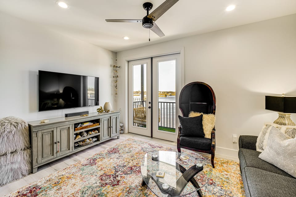 3 Mi to Gulfport Beaches: Waterfront 'Casa Pesce' Apartment in Gulfport