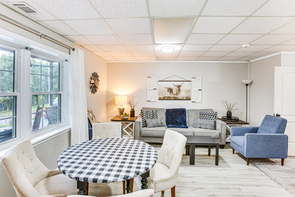 Rustic Cowboy Ranch Retreat: Stay Near Nashville Apartment in Nashville