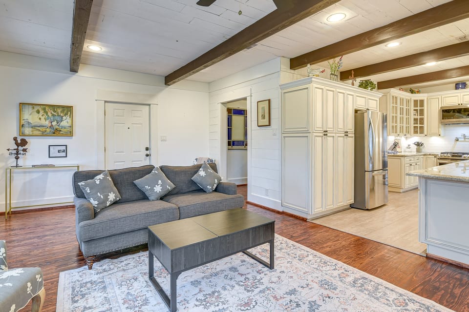 Cookout Ready! Family Gem w/ Fire Pit in Dickinson House in League City