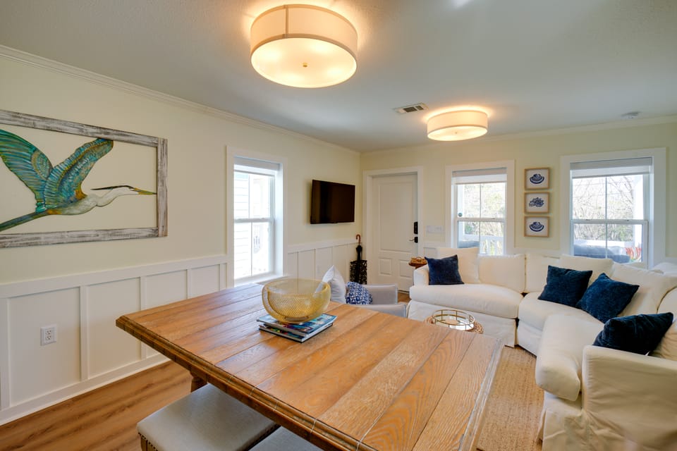 < 1/2 Mi to Beach: Gem w/ Lanai in Pass Christian Cottage in Pass Christian