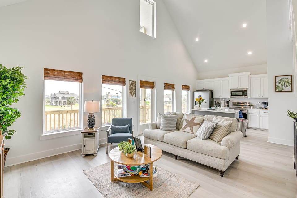 Walk to Crystal Beach: 'The Sandbar Escape' House in Bolivar Peninsula