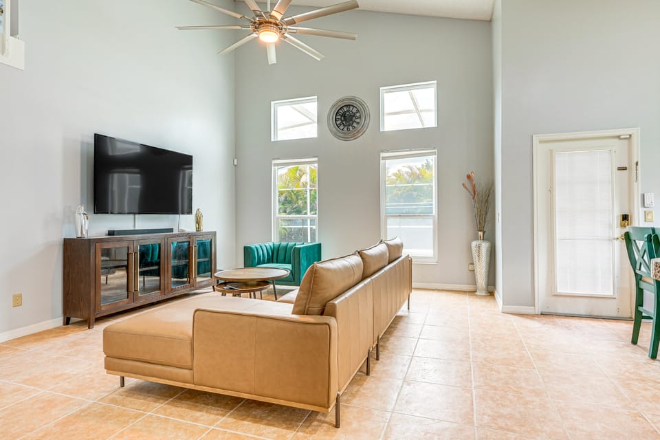 12 Mi to Disney World: Poolside Paradise! House in Four Corners