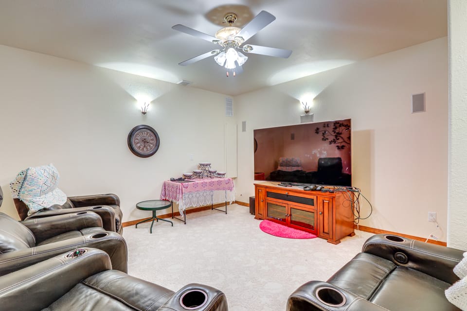 7 Mi to Dtwn Denver: Lakefront Gem w/ Dock! Apartment in Denver