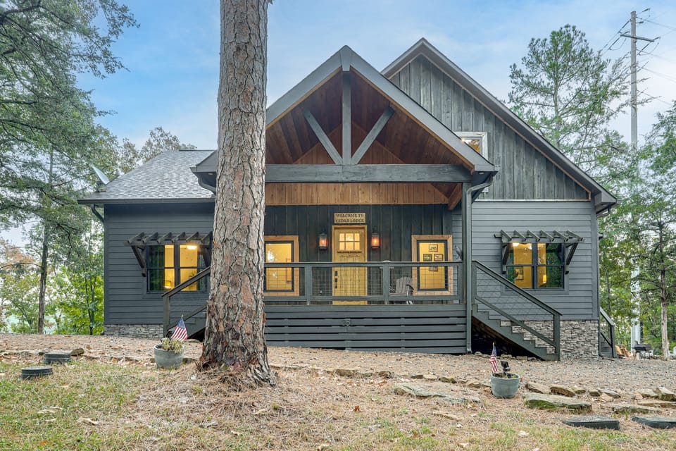 Lake Views & Golf Access at Secluded Drasco Lodge House in Greers Ferry Lake