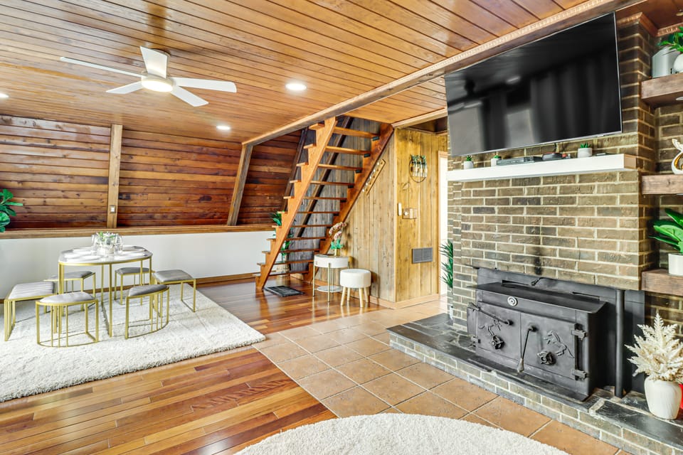 Hot Tub, Fire Pit & Patio: A-Frame Stafford Cabin House in Maryland