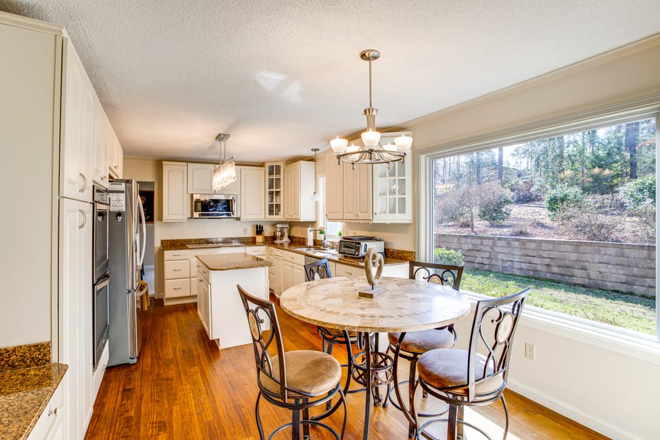 Near Lake Murray: Family Getaway w/ Screened Porch House in Leesville