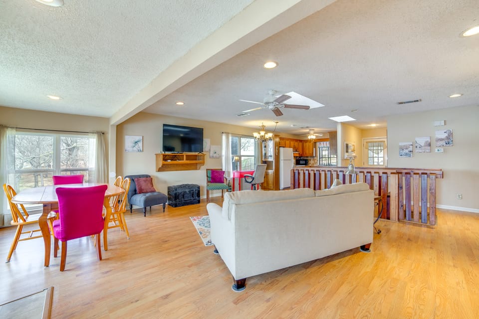 Winnsboro Lake Retreat: On-Site Swimming & Fishing House in Texas