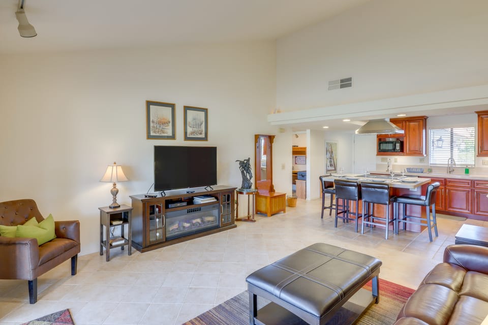 Spacious Condo w/ Mtn Views in Palm Desert! Apartment in Palm Desert