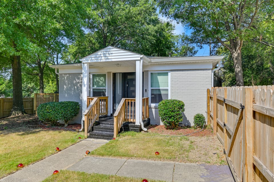 Charlotte Gem w/ Deck & Community Amenities House in Charlotte