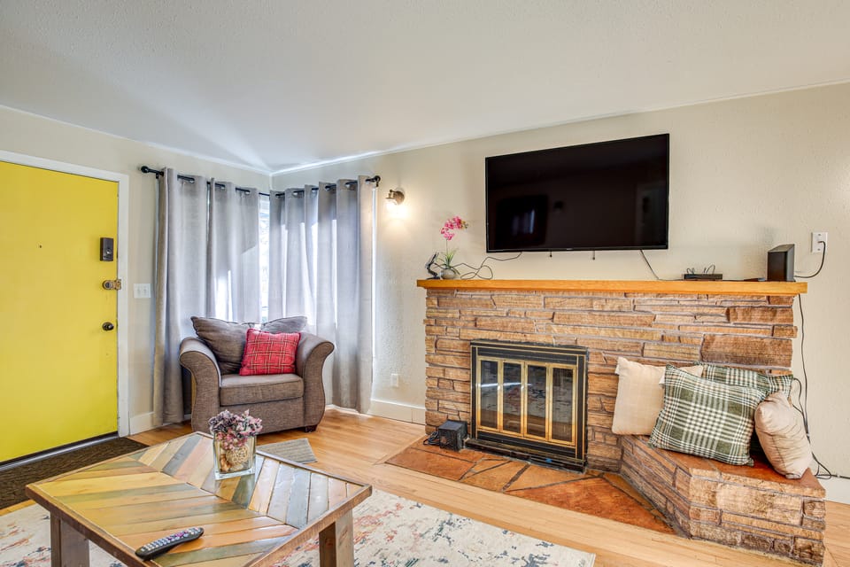 < 1 Mi to University of Oregon: Eugene Home House in Eugene