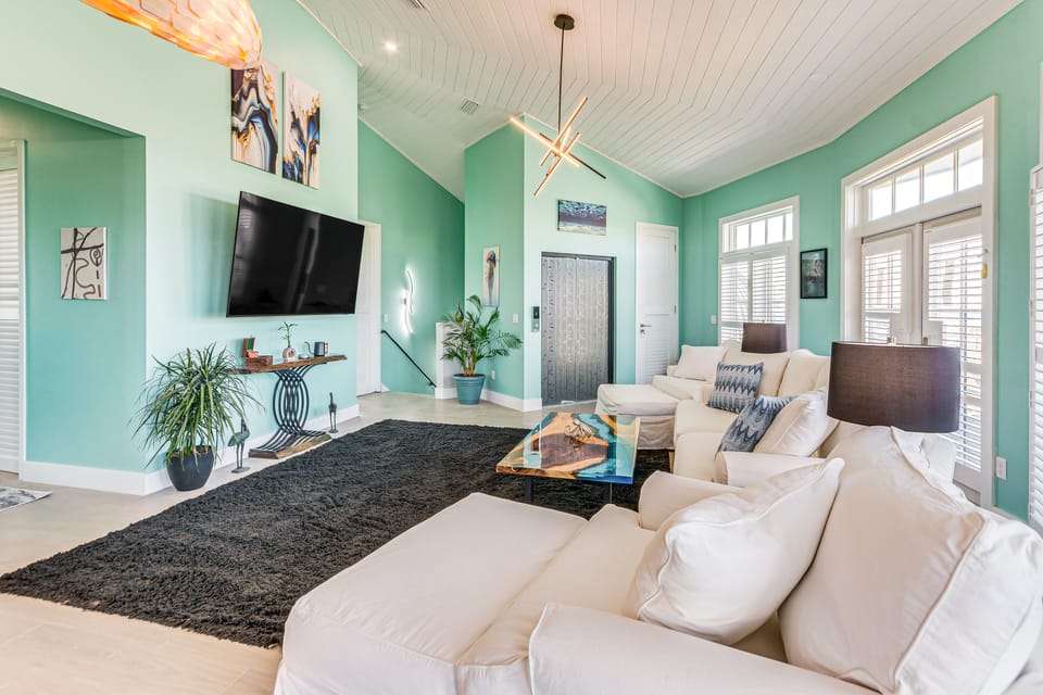 Golf Cart + Elevator: Retreat 1 Block to Beach House in Pensacola Beach