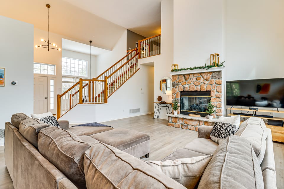 Screened Porch + Fire Pit: Spacious Pocono Retreat House in Pocono Mountains