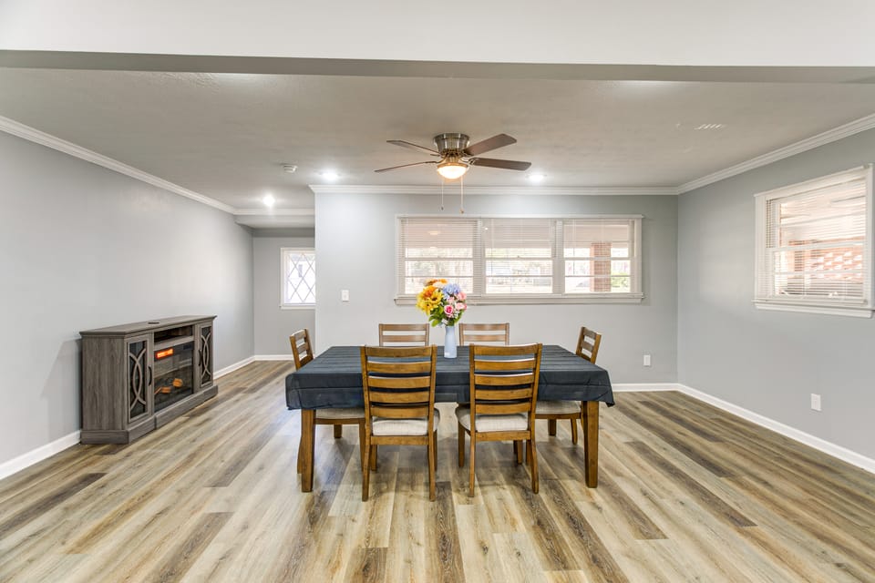 Near Shops & Eats: Home w/ Large Yard in Waycross! House in Waycross