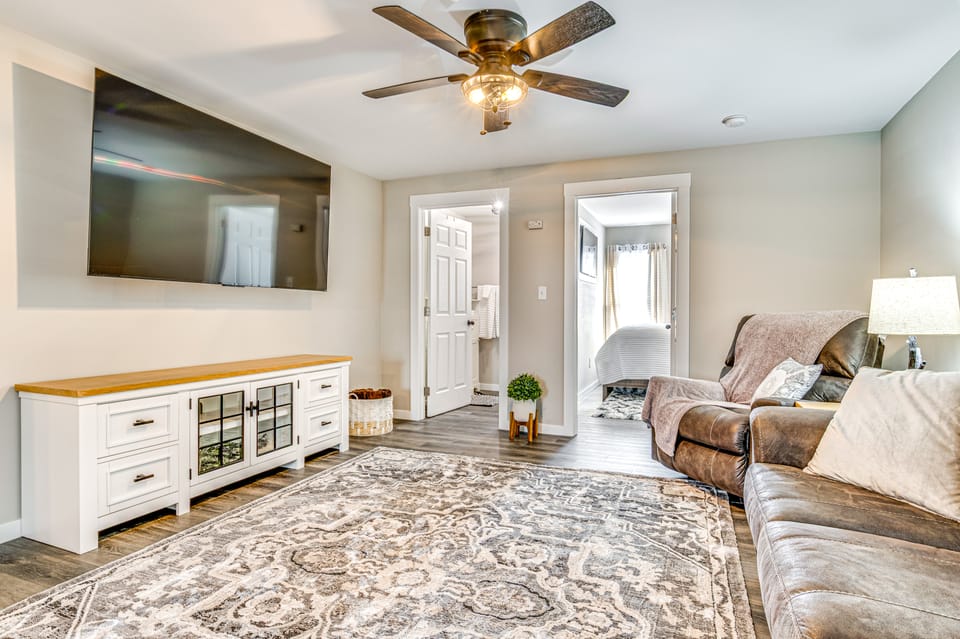 15 Mi to Summit Lake State Park: Updated Apt! Apartment in Indiana