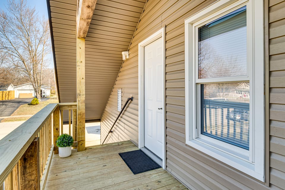 15 Mi to Summit Lake State Park: Updated Apt! Apartment in Indiana