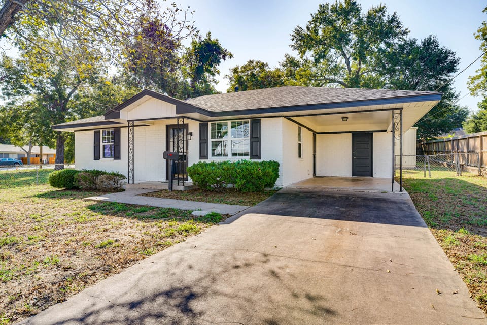 Walk to Town: Home w/ Yard in Brenham! House in Brenham