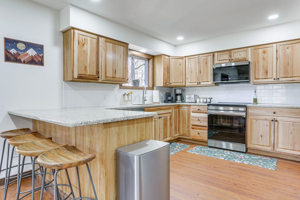 Pocono Mountain Family Home w/ Deck + Grill House in Middle Smithfield
